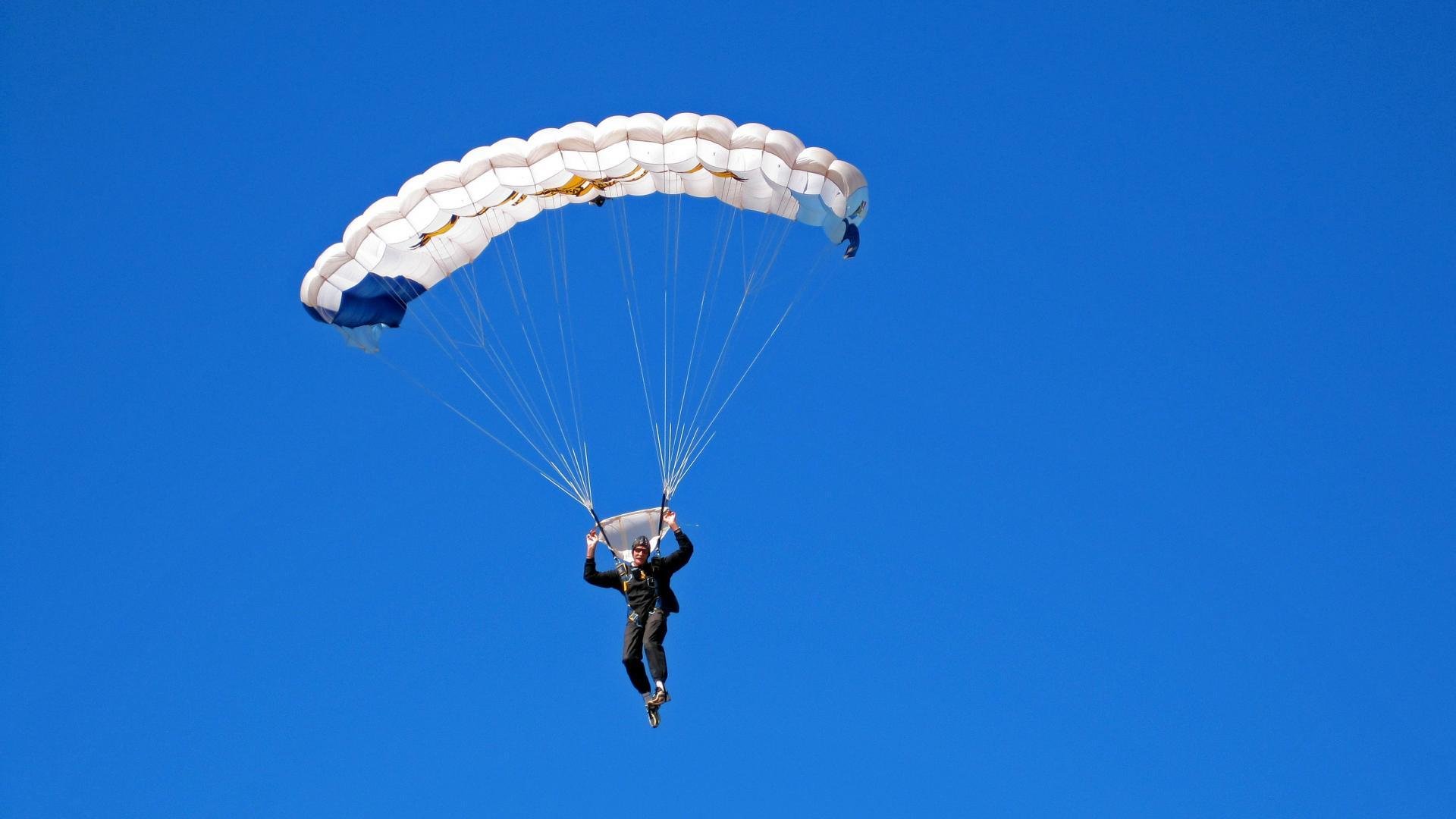 “传感技术与数据分析在“悬空球”新规则中的战术应用探索”，悬空装置艺术