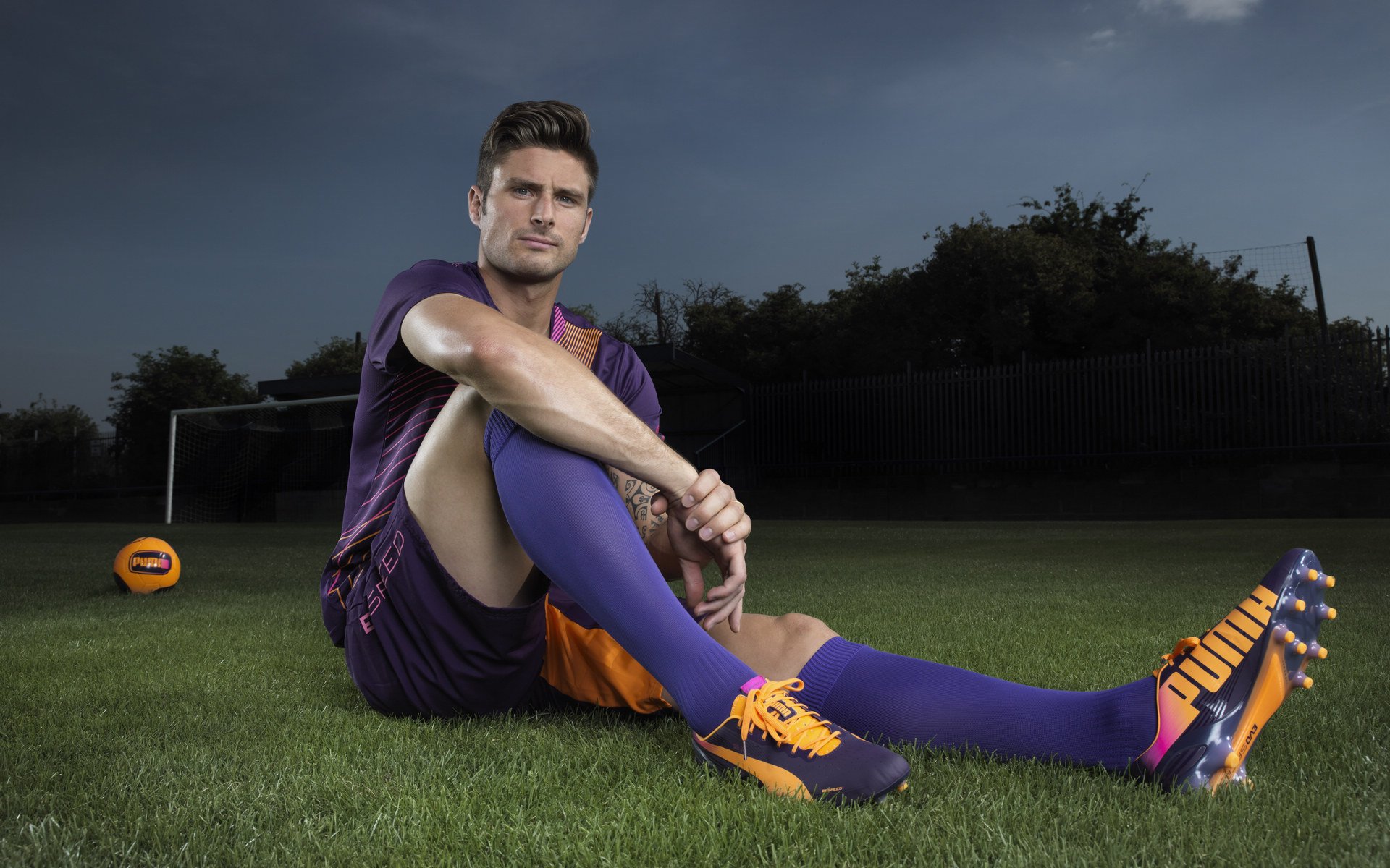 精彩足球比赛回归赛场，球队势在必得，足球比赛经典回顾